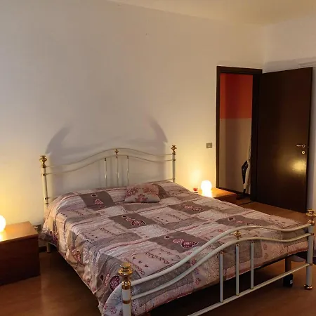 Grazioso Bilocale Sotto Al Castello Medievale アパート *